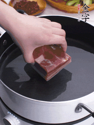 多多28
淡咸肉冷水入锅煮15分钟。